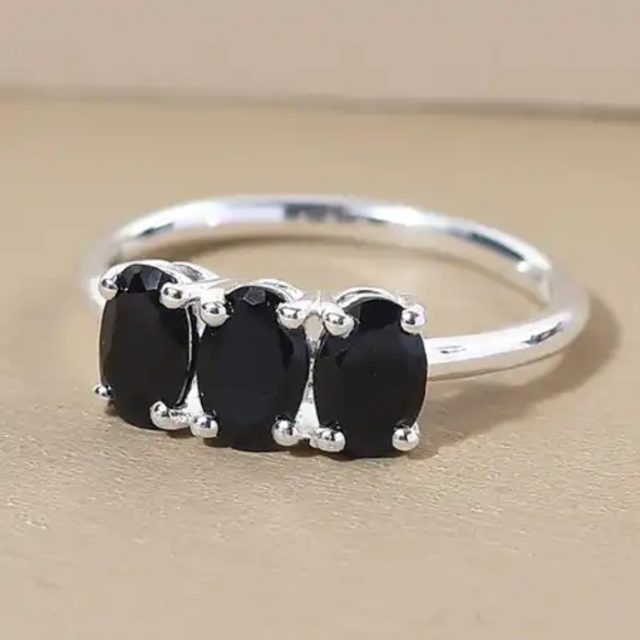 Thai Black Spinel 3 Stone Ring in Sterling Silver 1.65 ctw - Picture 2 of 5
